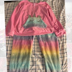 Girl’s unicorn pajamas.